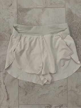 Lululemon Fast & Free High Rise Shorts 2i” Air Flow Shorts Cream